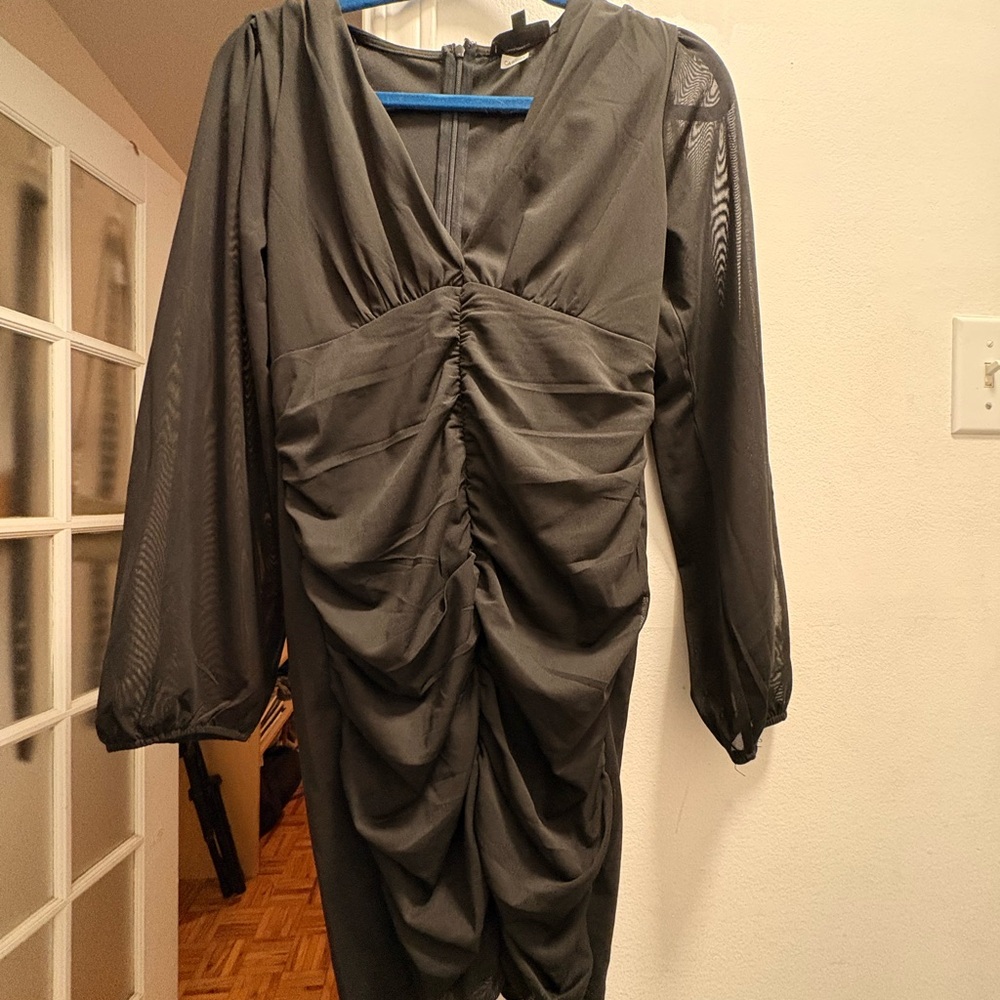 Stella Luce Black Ruched V-Neck Long Sleeve Dress